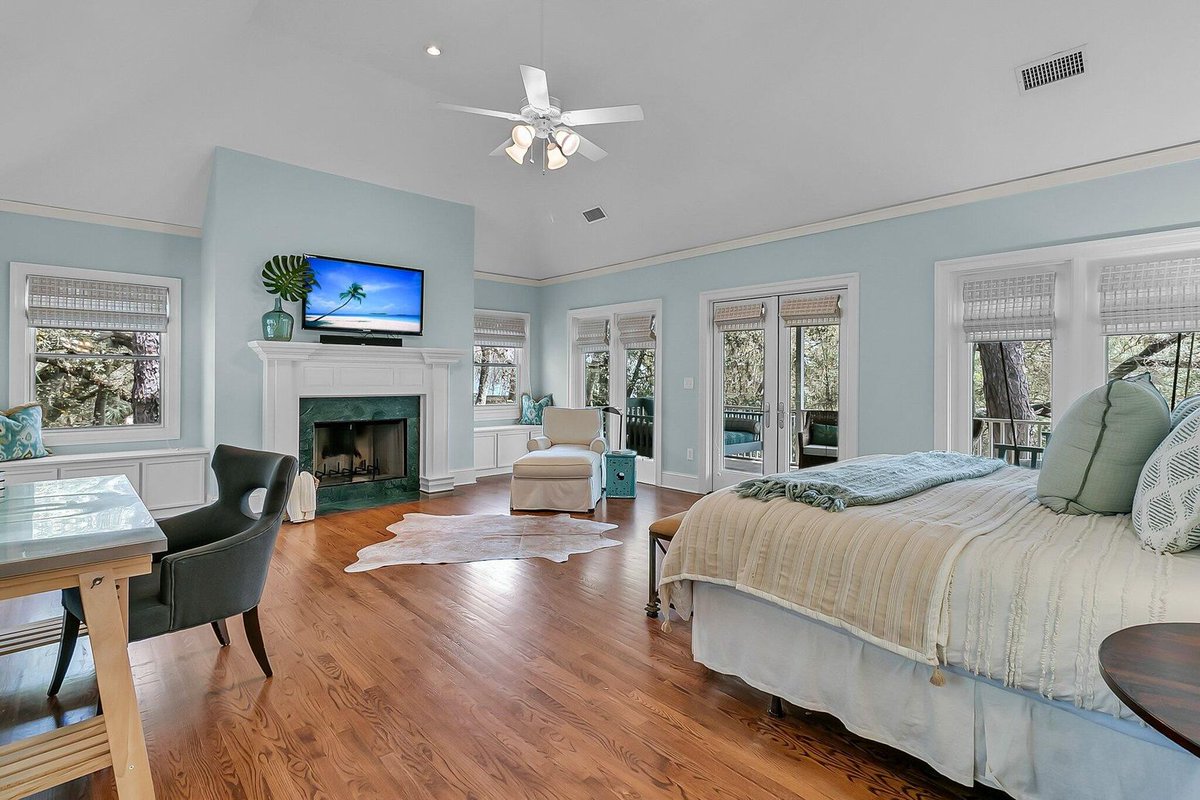 Coastal charm meets club luxury at this Kiawah Island retreat in Ocean Oaks. Guest house, lagoon views, and Kiawah Island Club Social Membership included. A rare find. 🌿⁠
⁠
🏡: 410 Ocean Oaks Court, Kiawah Island
Professionally Listed by Toula DiGiovanni