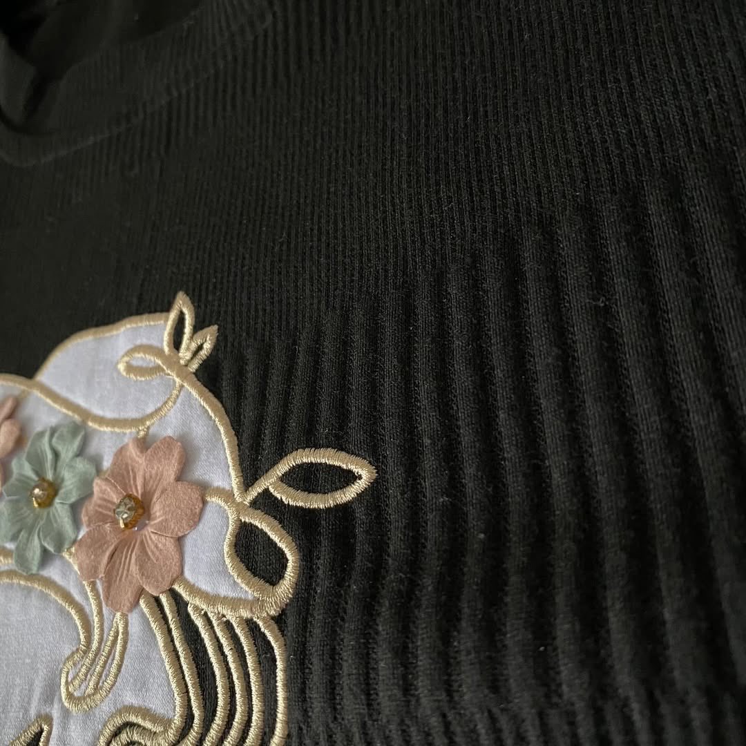 nsyslvp's tweet image. WTS Sweater hitam 3D
Free COD ngaliyan, semarang
💰30k
panjang 59cm
panjang lengan 52cm
LD 104-110cm
#preloved #prelovedsemarang #prelovedsweater