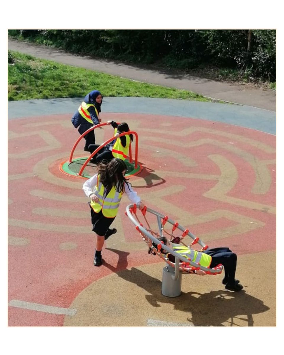 nlondongrammar's tweet image. Exploring the world of books at Colindale Library 📷📷 After a great time reading and discovering, the junior school celebrated with some fun playtime on the playground! 📷📷 #ReadingAdventures #ColindaleLibrary #PlaytimeFun #juniorschooljoy
