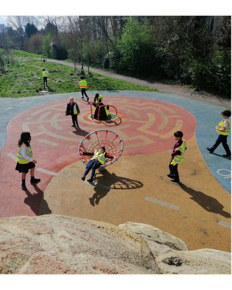 nlondongrammar's tweet image. Exploring the world of books at Colindale Library 📷📷 After a great time reading and discovering, the junior school celebrated with some fun playtime on the playground! 📷📷 #ReadingAdventures #ColindaleLibrary #PlaytimeFun #juniorschooljoy