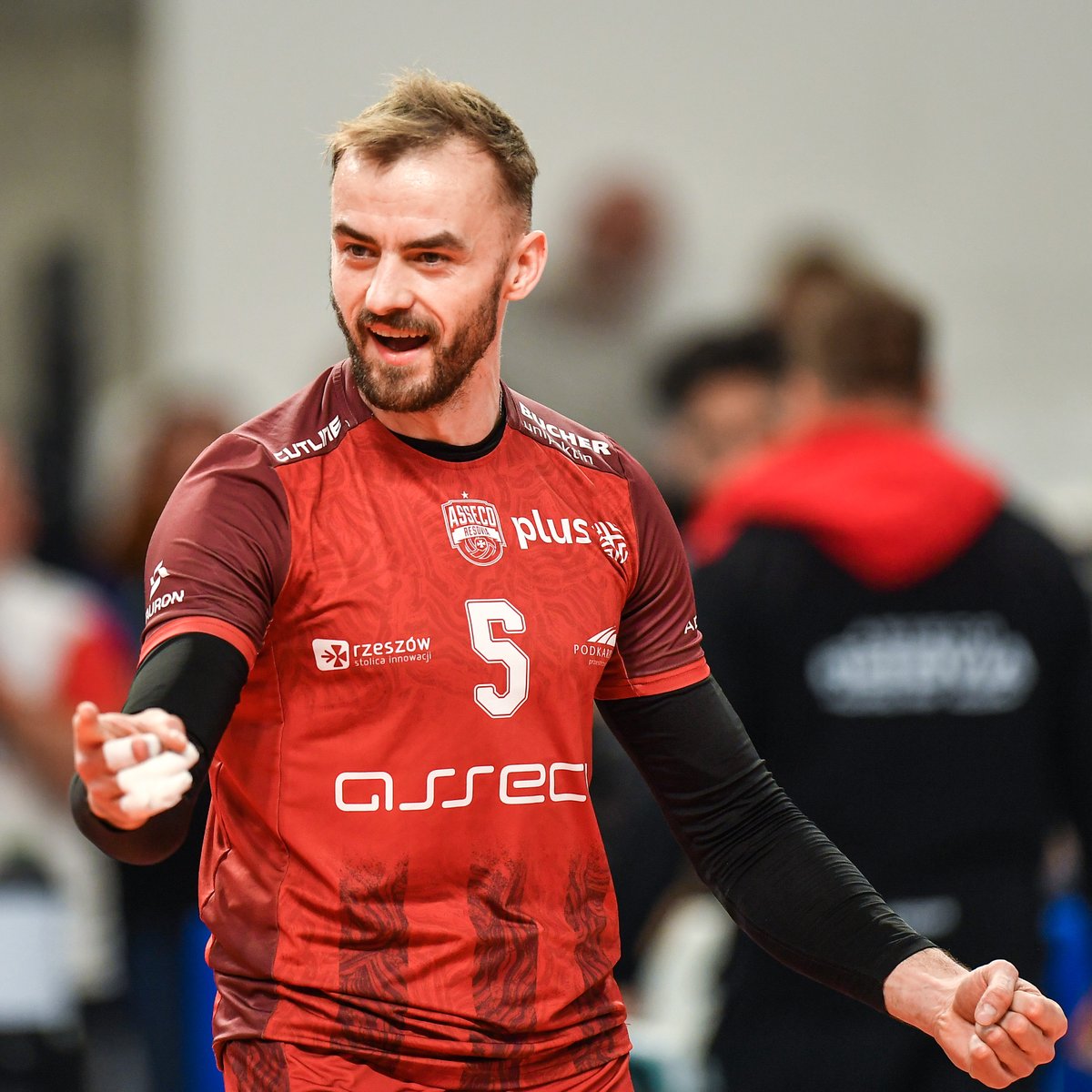 Klub CHKS Chełm zwrócił się do nas z prośbą o transfer medyczny Jakuba Buckiego, na co wyraziliśmy zgodę. Oznacza to, że sezon 2024/2025 nasz atakujący zakończy w Chełmie.

Życzymy powodzenia w walce o awans do <a href="/PlusLiga_/">PlusLiga</a> 🙌