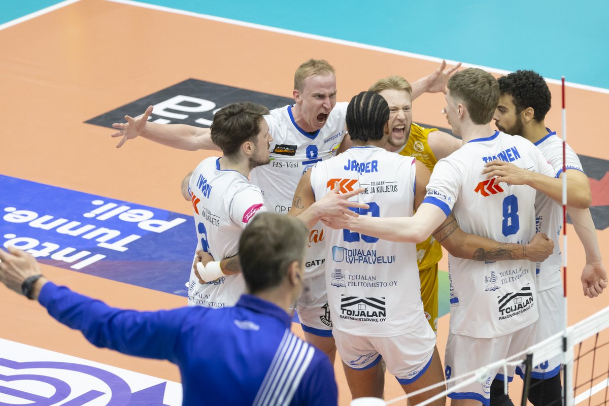 Markku Ruonala (@immor07) on Twitter photo Ensimmäinen finaali ja Akaa-Volleylle ensimmäinen voitto, sarja jatkuu sunnuntaina Loimalla, mestatuuteen tarvitaan neljä voittoa. #lentopallo #mestaruusliiga <a href="/AkaaVolley/">Akaa-Volley</a> #munjoukkue Ensimmäinen finaali ja Akaa-Volleylle ensimmäinen voitto, sarja jatkuu sunnuntaina Loimalla, mestatuuteen tarvitaan neljä voittoa. #lentopallo #mestaruusliiga <a href="/AkaaVolley/">Akaa-Volley</a> #munjoukkue