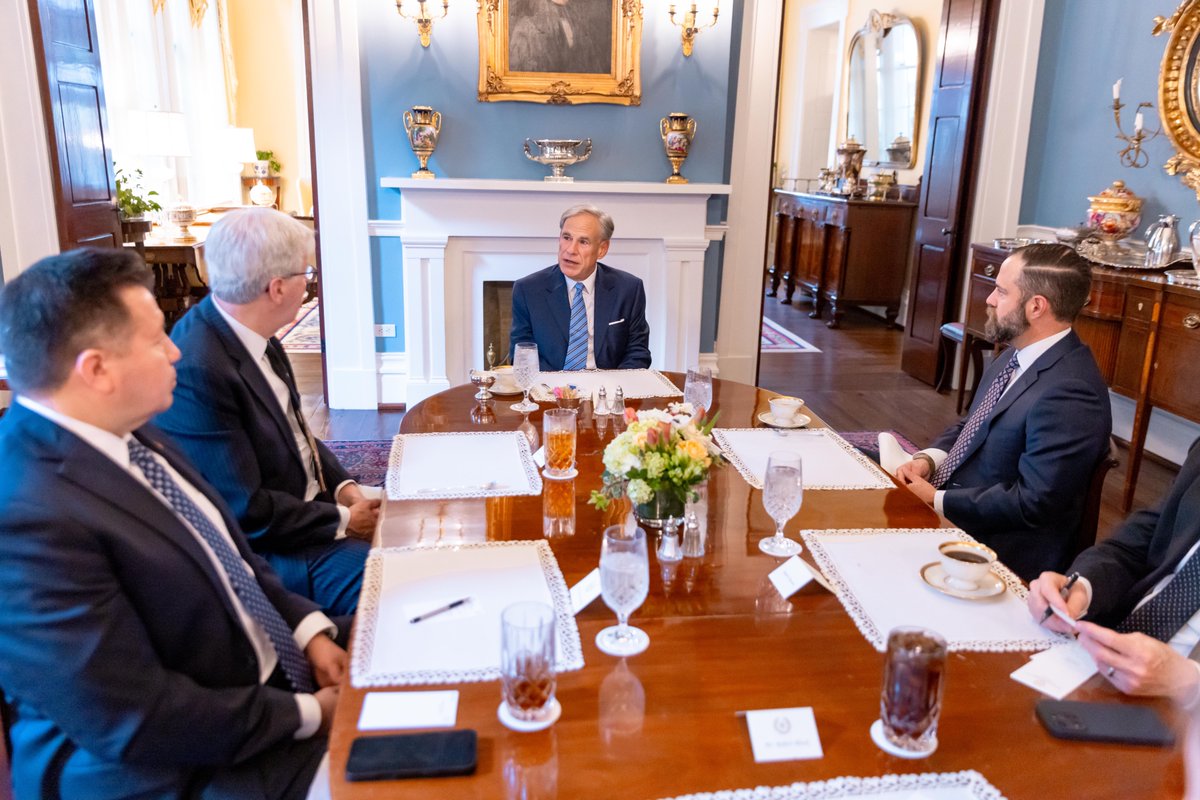 Greg Abbott (@gregabbott_tx) on Twitter photo Yesterday morning, I had another productive meeting with Lieutenant Governor <a href="/DanPatrick/">Dan Patrick</a> and Speaker <a href="/Burrows4TX/">Dustin Burrows</a>.
We’re aligned on issues like water and bail reform this session.
It's common sense that keeping dangerous criminals off the streets keeps Texans SAFE. Yesterday morning, I had another productive meeting with Lieutenant Governor <a href="/DanPatrick/">Dan Patrick</a> and Speaker <a href="/Burrows4TX/">Dustin Burrows</a>.
We’re aligned on issues like water and bail reform this session.
It's common sense that keeping dangerous criminals off the streets keeps Texans SAFE.