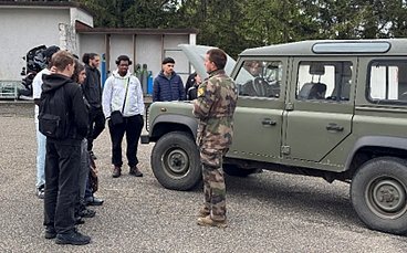 LBPascalForbach's tweet photo. ✈️ Le 23 avril, une vingtaine d’élèves du lycée @LBPascalForbach ont découvert la cabine du Mirage 2000 au @LPHurleventBLF.
Une immersion passionnante avec l’@Armee_de_lair autour des métiers techniques, mécaniques et militaires.
#Orientation #Mirage2000 
@pf_mourier @cabbeke https://t.co/c37WPkucEX