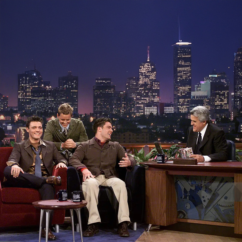 Just three lads from the northwest of England sitting on the set of The Tonight Show, one of the biggest shows in the USA at the time, chatting with the legendary Jay Leno after performing Back Here. This was just the beginning of what was to be a whirlwind year for us. ✨

#TBT