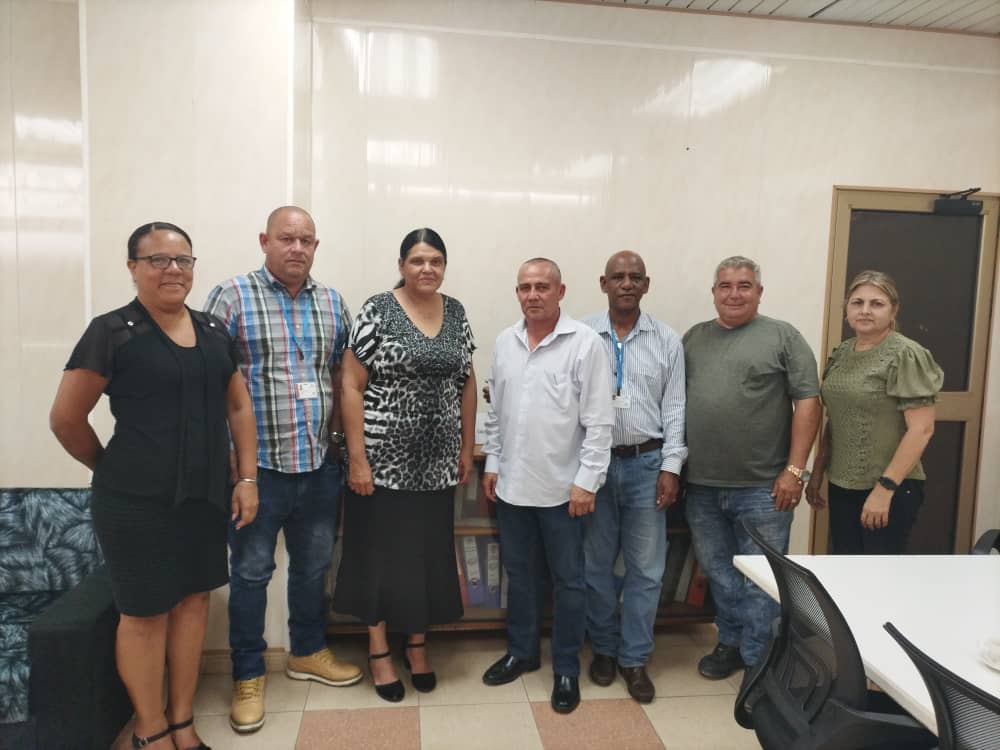 LaraTranscargo's tweet photo. #Transcargo
Visita de trabajo de la Presidenta del Instituto Nacional de Actores no Económicos Estatales Lázara Mercedes López Acea a la Empresa Transitaria de Cargas, con el fin de conocer el proceso de contratación de las formas de gestión no estatal.
#reunionesdetrabajo https://t.co/B5P63ioA38