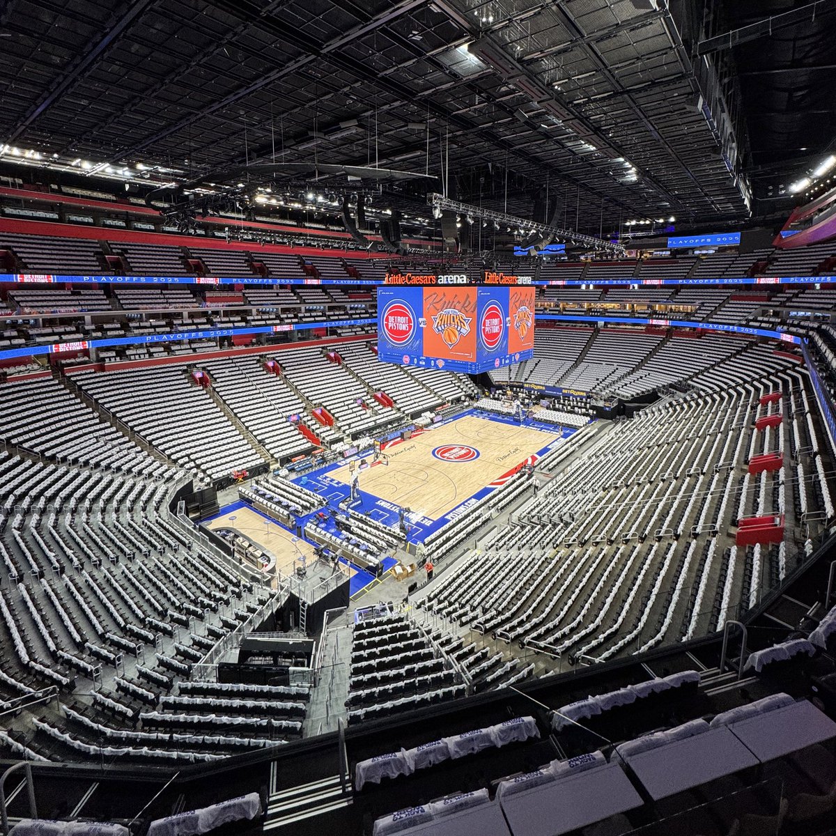 Little Caesars Arena tweet media