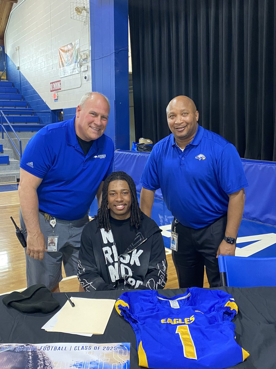 RuskinFootball's tweet image. Super excited for all the Eagle Athletes signing yesterday. Especially these 3! #MiB