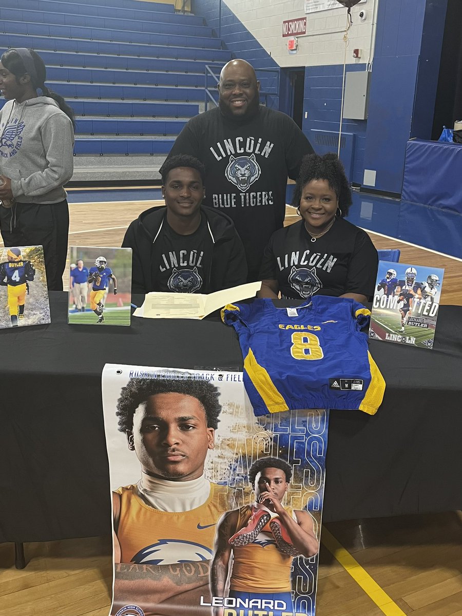 RuskinFootball's tweet image. Super excited for all the Eagle Athletes signing yesterday. Especially these 3! #MiB