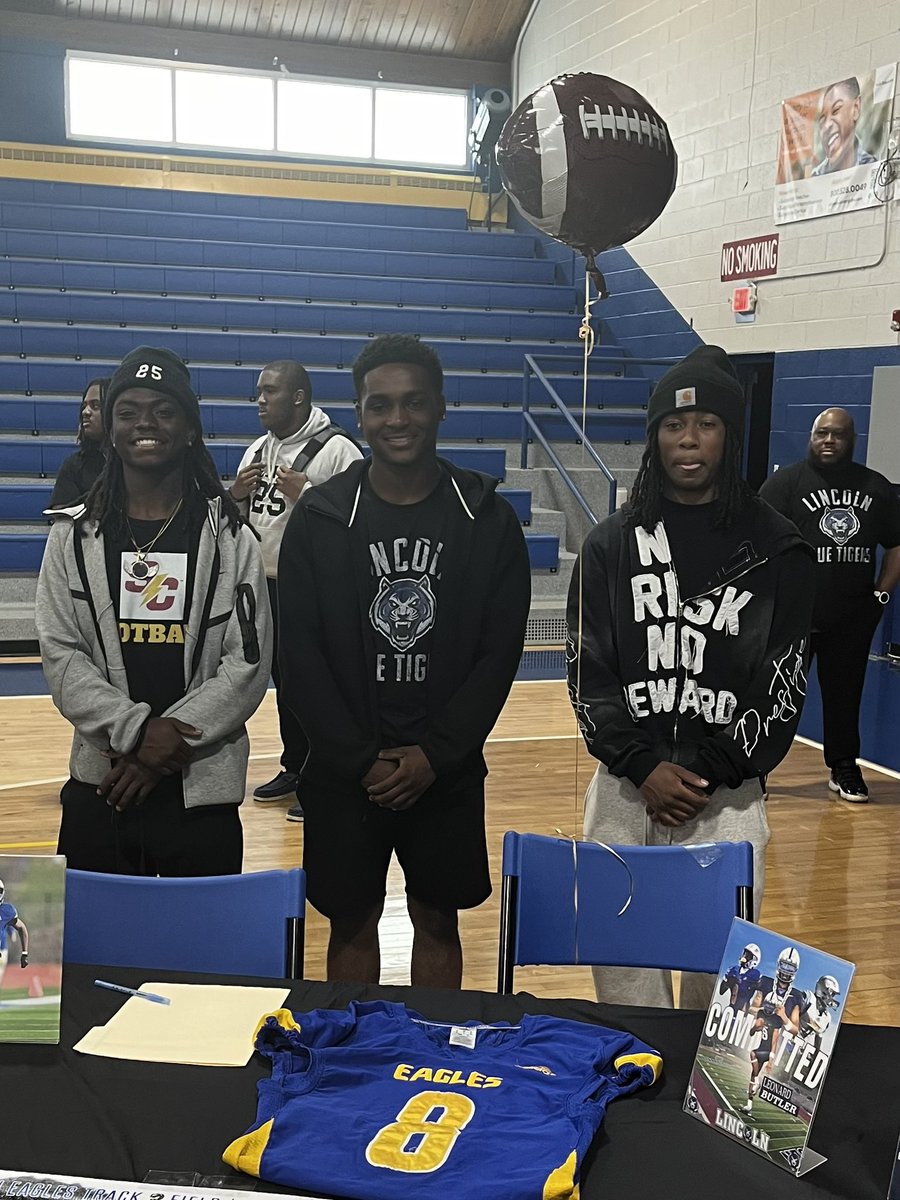 RuskinFootball's tweet image. Super excited for all the Eagle Athletes signing yesterday. Especially these 3! #MiB