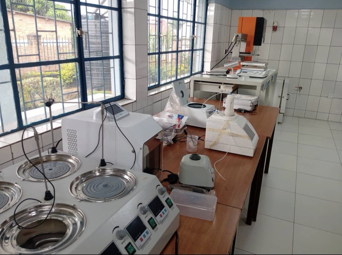 Masaka Sector (@masakasector) on Twitter photo 1/2 Arikumwe n'umuyobozi w'umurenge wa Masaka NDUWAYEZU Alfred, Umuyobozi mukuru wa <a href="/rwandastandards/">Rwanda Standards Board</a> <a href="/MurenziRaymond/">Murenzi Raymond</a> basuye Laboratoire iri mu Kigo cya Masaka Incubation Center yitezweho kwifashishwa mu gupima ubuziranenge bw'ibihakorerwa bikomoka musaruro w'ubuhinzi n'ubworozi. 1/2 Arikumwe n'umuyobozi w'umurenge wa Masaka NDUWAYEZU Alfred, Umuyobozi mukuru wa <a href="/rwandastandards/">Rwanda Standards Board</a> <a href="/MurenziRaymond/">Murenzi Raymond</a> basuye Laboratoire iri mu Kigo cya Masaka Incubation Center yitezweho kwifashishwa mu gupima ubuziranenge bw'ibihakorerwa bikomoka musaruro w'ubuhinzi n'ubworozi.
