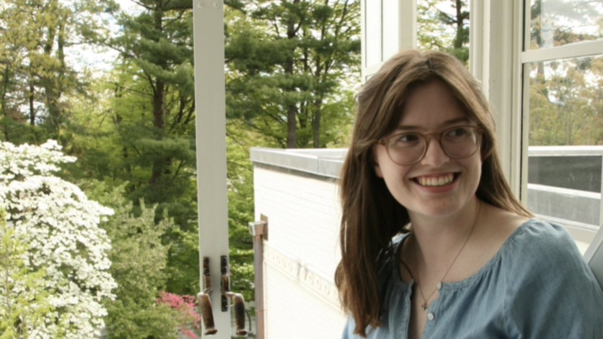 Cookie Duncan '24 makes her New York Times crossword debut today, a testament to the creativity and curiosity nurtured at Smith.

Read more: nytimes.com/2025/04/23/cro…