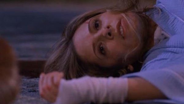 retrocvnty's tweet photo. “I am dead. I am Sarah Dead Gellar” https://t.co/d2jC2jCBTX