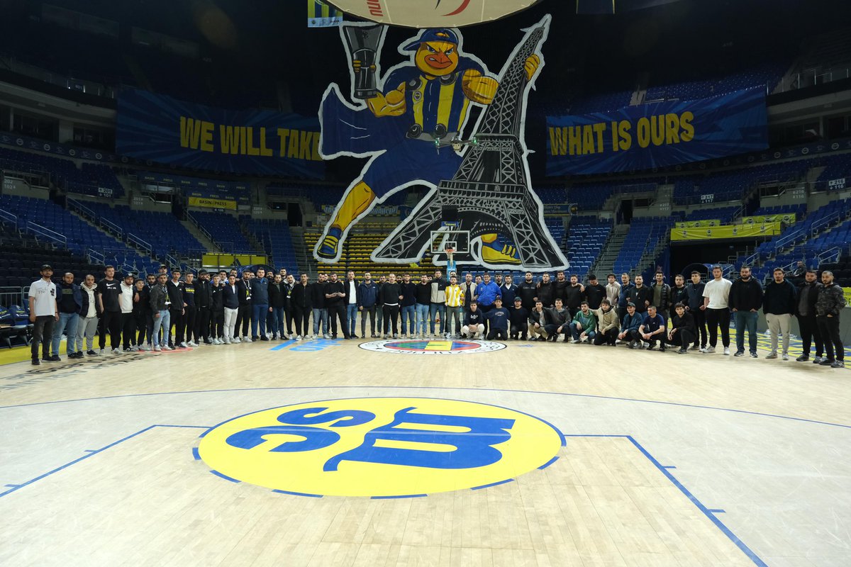 Bu iki muhteşem koreografide emeği olan, gece gündüz demeden, hiçbir karşılık beklemeden Fenerbahçemiz için emek veren tüm tribün emekçilerine sonsuz teşekkürler.
Bu yolun sonu, sarı-lacivert bir zafer olacak!
Var olsun şanlı Fenerbahçe.