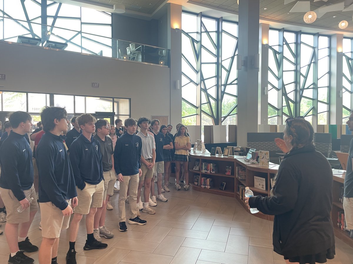 📍Sophomores on the Move!
Today, some of our amazing sophomores are stepping foot onto real college campuses — getting inspired, asking great questions, and picturing their futures! 🎓✨ It's never too early to dream big. Stay tuned for more from their campus adventures!