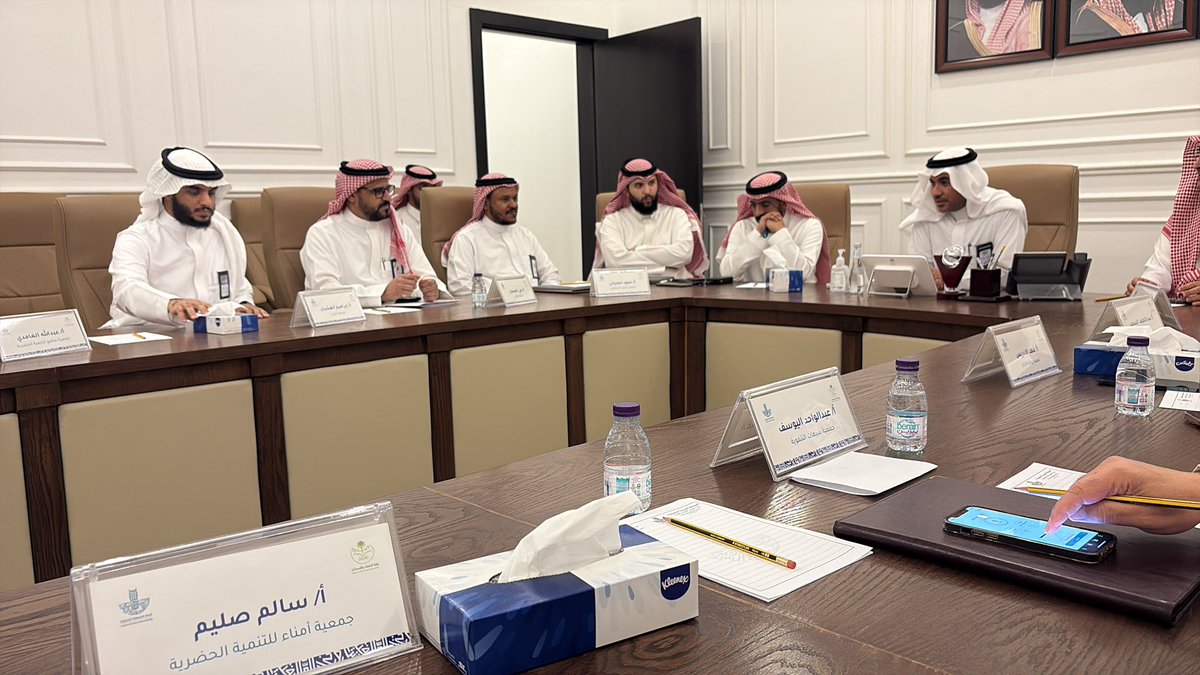 شاركنا ظهر اليوم في اجتماع الجمعيات الأهلية التي تعمل تحت إشراف وزارة البلديات والإسكان مع وفد الوحدة الإشرافية في الوزارة، وناقش ممثلو الجمعيات مع الوفد العقبات التي تقف في طريق الجمعيات وطرح المقترحات الأفضل لتجاوزها وتحقيق الأهداف المرجوة.. الإجتماع استضافته وكالة الخدمات في