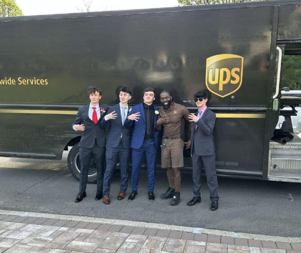 UPS tweet media