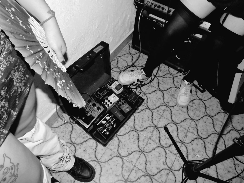 Nos vemos este 4 de mayo en Liverpool junto a hermosas bandas.
Hardcore Solidario la entrada es Alimentos no perecederos + 1000 pesos 
organiza @/factxscrew
Nos vemos ahí? ᕦ⁠⊙⁠෴⁠⊙⁠ᕤ