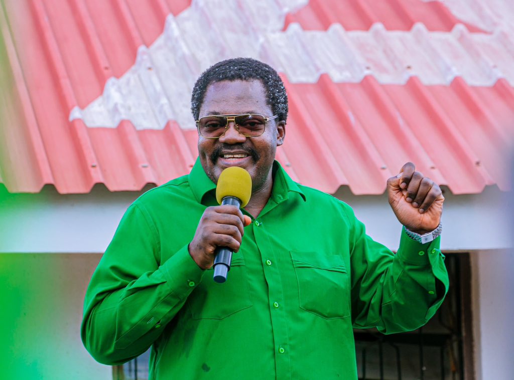Uwanja wa Serengeti(shamba la bibi)wilayani Tarime,waliwahi kusimama hapo wakawa maarufu hadi leo(Chacha Wangwe,Heche,Waitara,LISSU-kumbuka alioa Tarime)Kesho ni zamu ya Katibu mkuu Nchimbi,Karibu Tarime kiongozi.makamu rais ajaye.