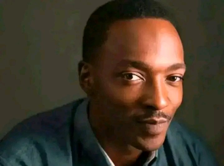 Me on video call ignoring everything the person is saying and looking at myself 😎🤏