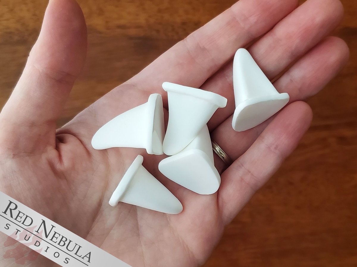 I make several types of fangs and claws. The resin is nice and tough, making them perfect for costumes and fursuits.

2" thin fangs: rednebulastudiosshop.etsy.com/listing/483409…
1" canine claws: rednebulastudiosshop.etsy.com/listing/107172…

#resinCast #greebles #fursuitMaker #claws #teeth #fangs