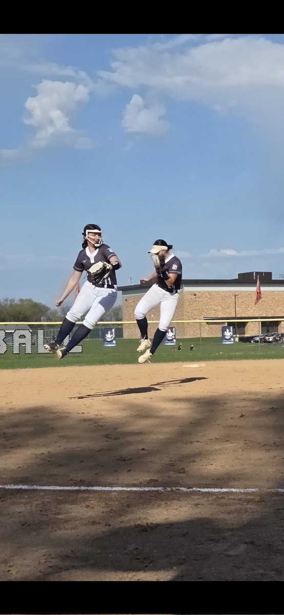 🥎Game day at Dundee Crown! Come support the Trojans- its a beautiful day to play softball!
#WeBeCG #CGSB