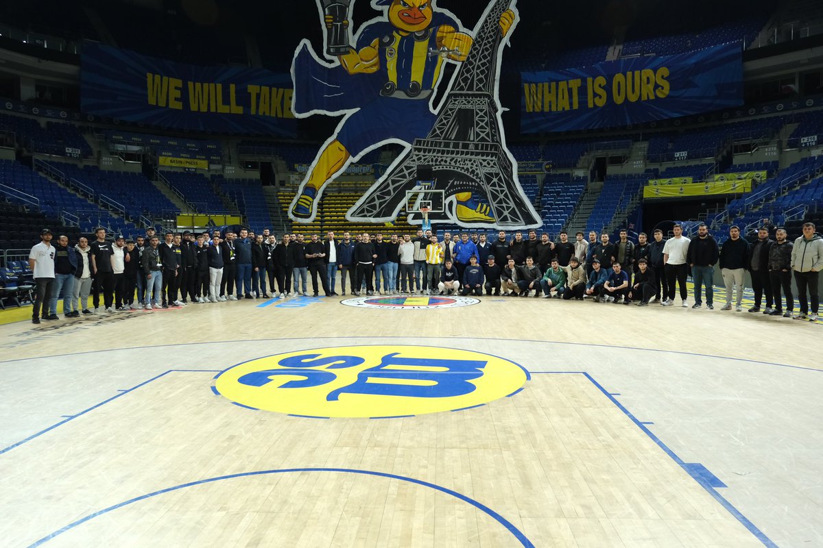 Bugün ve Salı günü olmak üzere 3 gün içerisinde gerçekleştirmiş olduğumuz iki koreografi boyunca gece gündüz emek veren ve muhteşem iki görselin çıkmasında imzası olan tüm üyelerimize ve tribün emekçisi kardeşlerimize sonsuz teşekkürlerimizi iletiyoruz.

#GençFenerbahçeliler