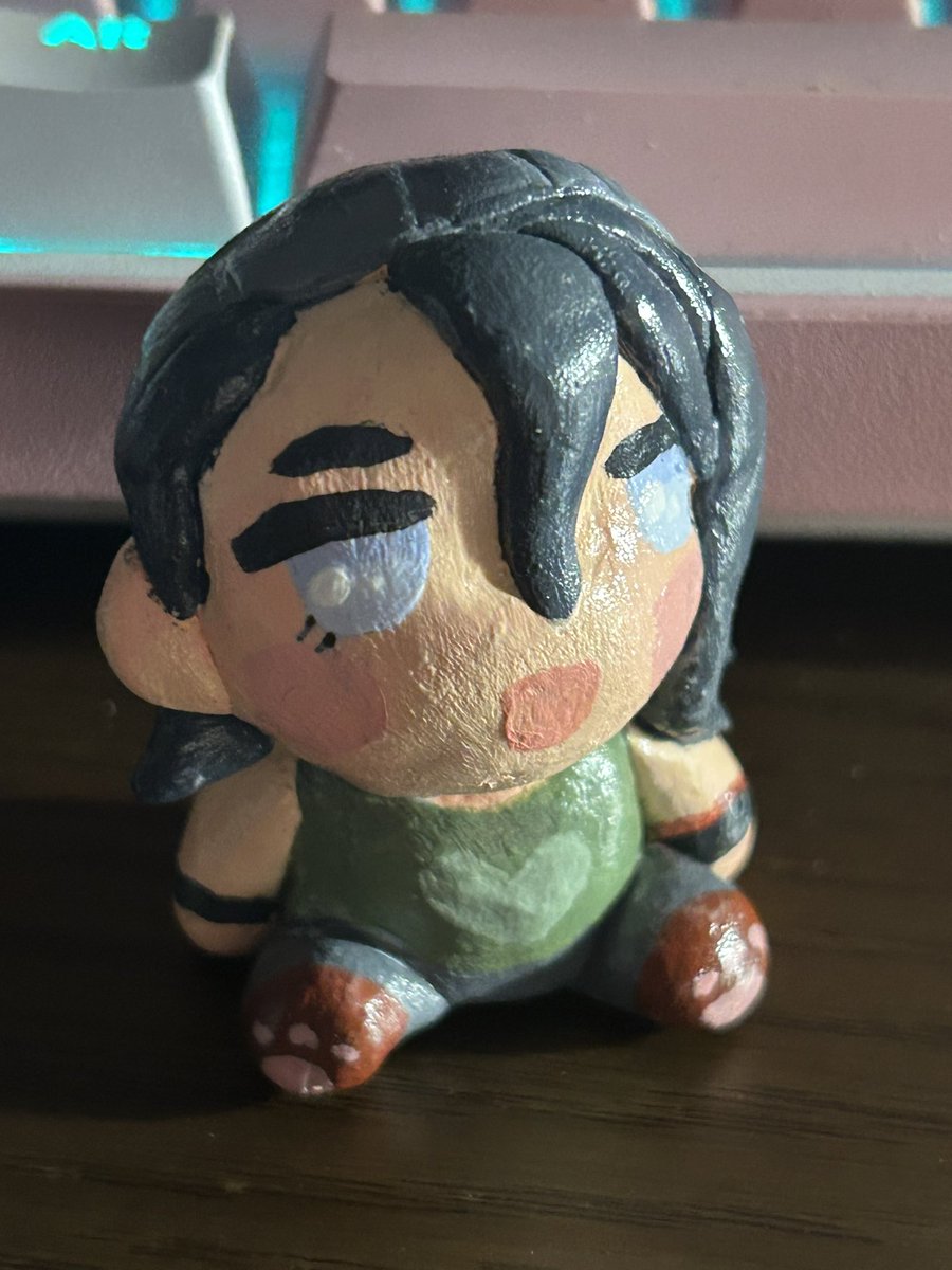 starrcandy__'s tweet image. Little Nea sculpture I made .. sorry the photos r kinda shit from a butt lol #dbd #dbdfanart #DeadbyDaylight #neakarlsson