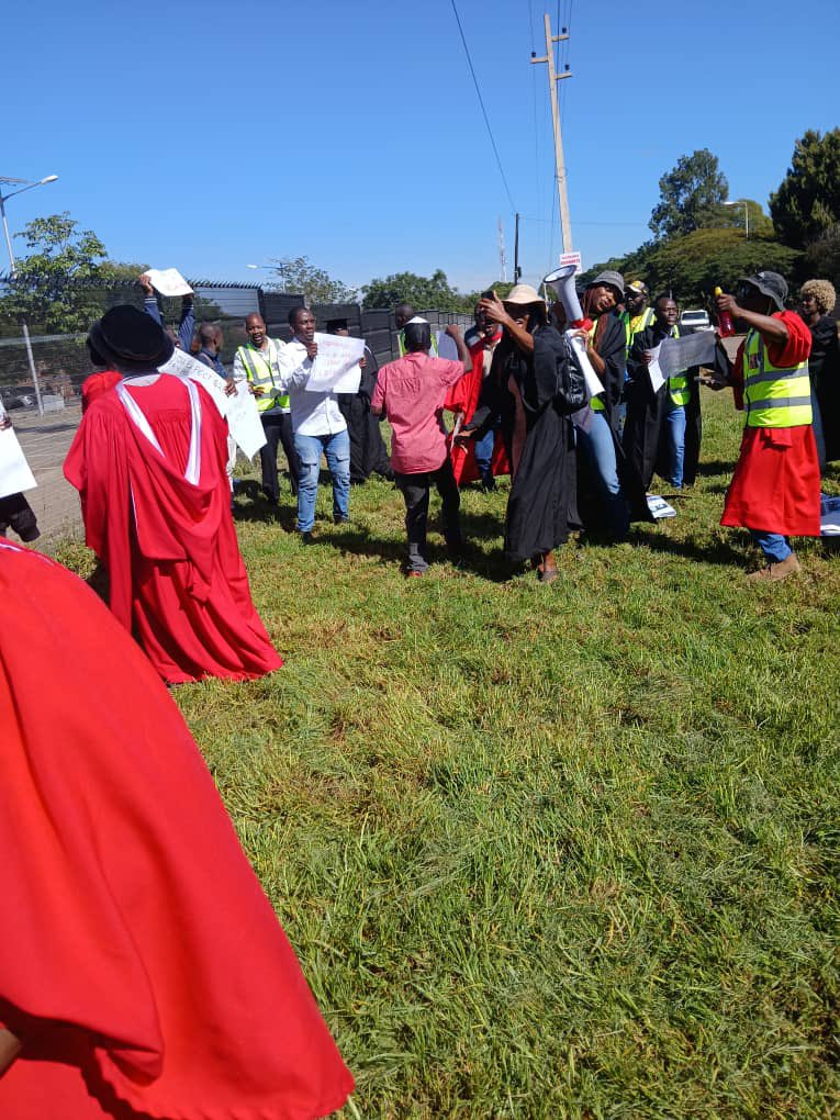 📌Today our students stood with educators who are being paid $200 a sum that cannot sustain them or motivate the delivery of quality education.

These are simple demands, humane in nature, the dignity of our lecturers must be restored. PAY THEM BETTER‼️