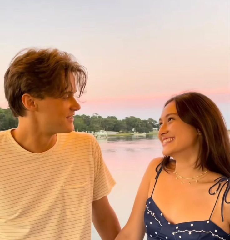 Eli_books_king's tweet photo. Yo explicando que en el teaser hay más escenas de Jeremiah y Belly, porque en el libro, la relación de ambos fue larga y se basa solo en los momentos felices, mientras que SOLO hay una escena de Conrad, porque ESO LO CAMBIA TODO y aún así es superior al humo. SU AMOR ERA REAL https://t.co/tXwvO6ralU