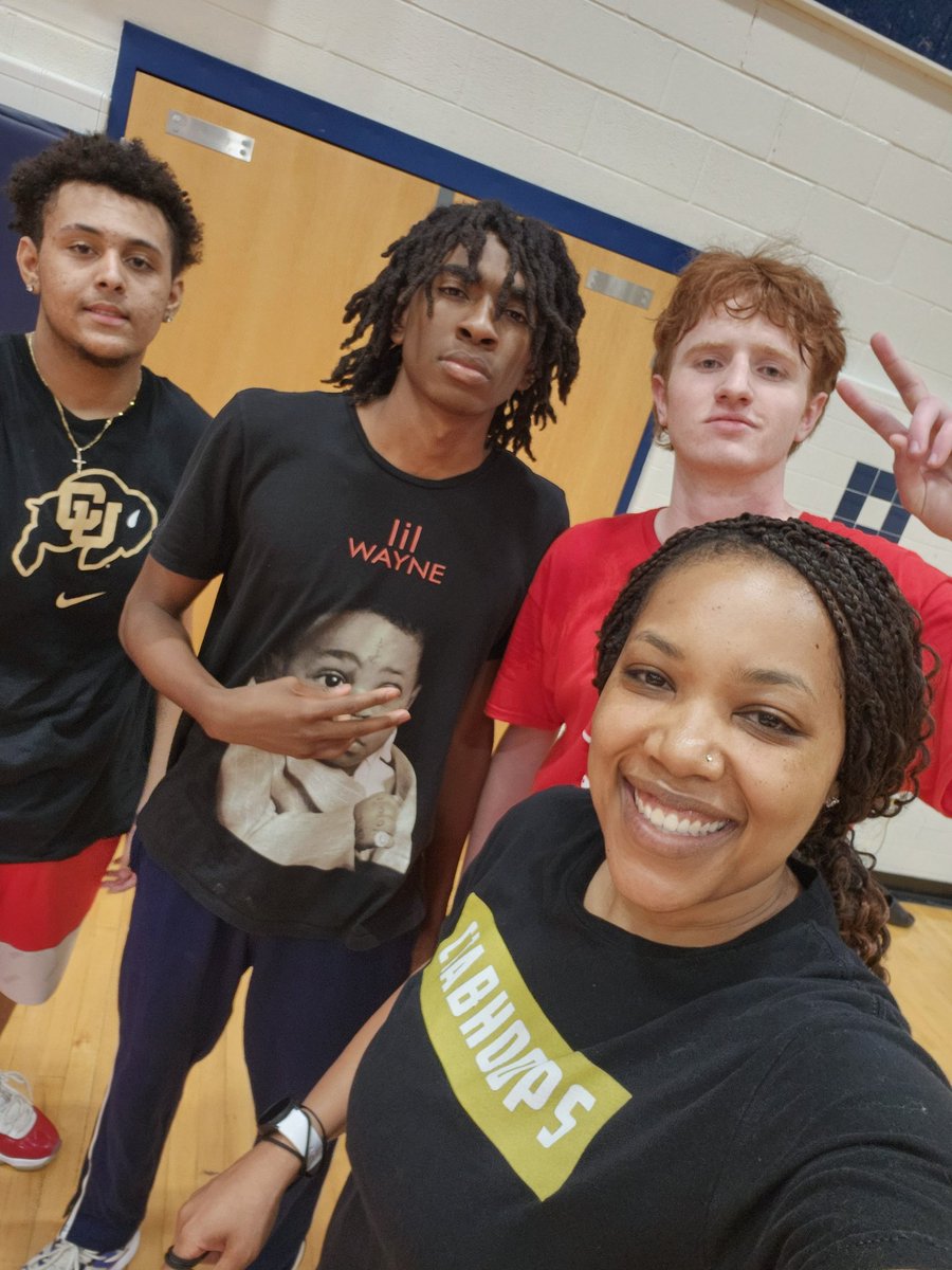 My <a href="/CGWBoysHoops/">Woodson Hoops</a> fellas and Demetrius earned some volunteer hours AND got some 🏀 work in with <a href="/CtabHoops/">CTAB Hoops</a> ‼️ Good group 🫶🏽❤️