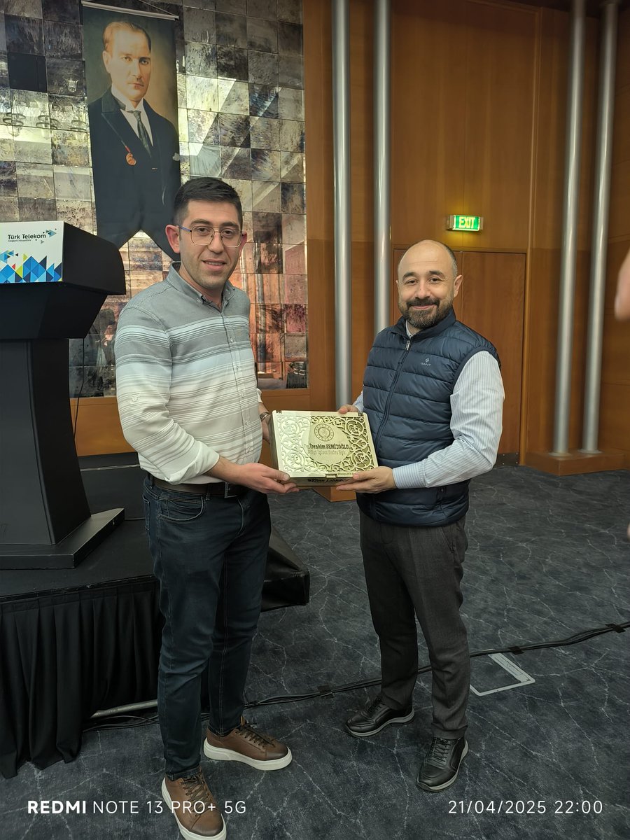 MuhammetDemirBv's tweet photo. Gençlik ve Spor Bakanlığımız Bilgi İşlem Çalıştayına Katılım Sağlayarak, Daire Başkanımız Sn. Dr. @i_isemizoglu Beyefendiye Kütahyamız adına Hediye Takdiminde Bulunduk. Çalıştayımızın Tertip edilmesinde emeği olan Sn. Bakanımız @oa_bak Beyefendiye Çok Teşekkür Ederim. https://t.co/mXOIXRWq5S