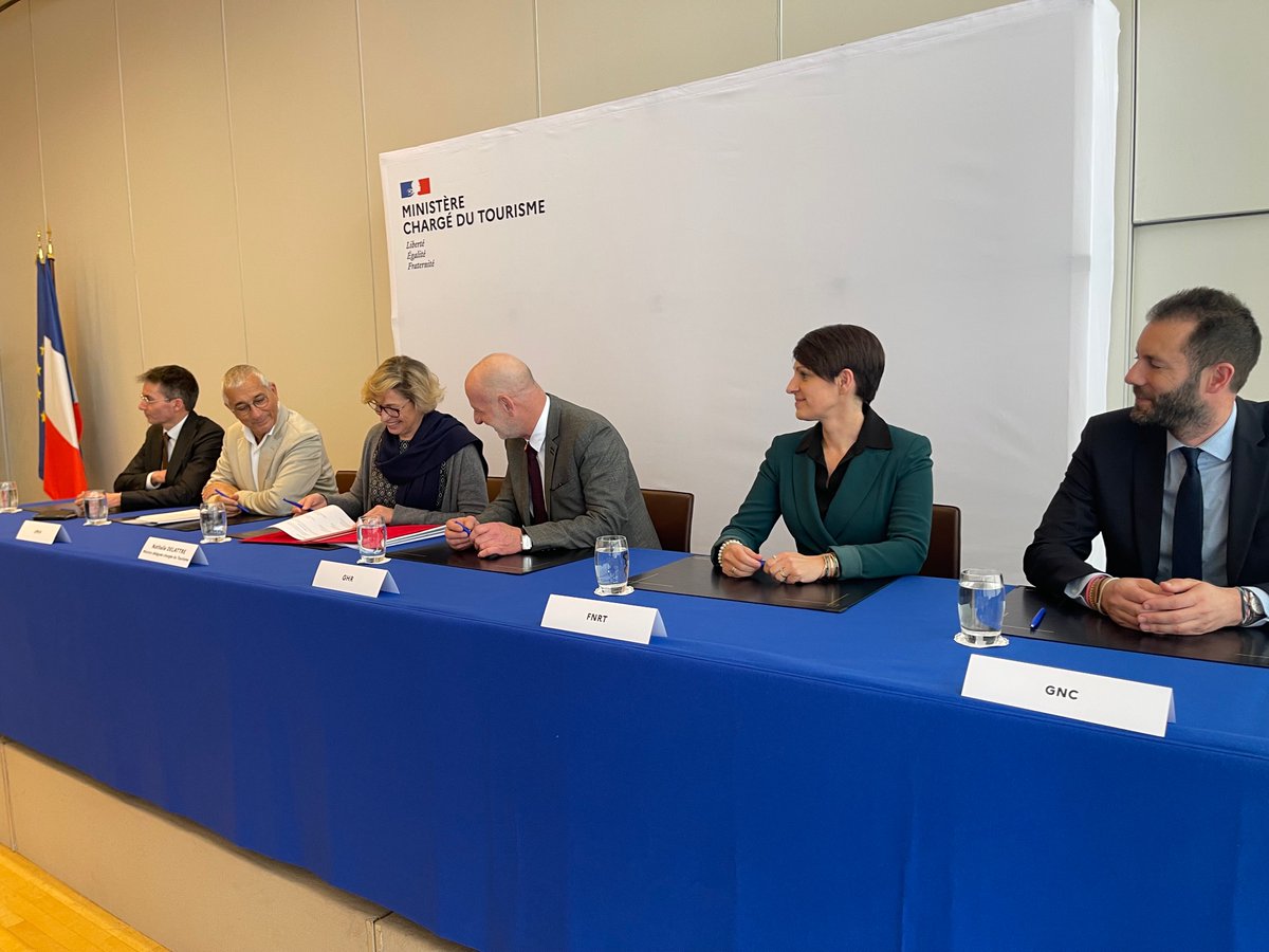 Confรฉdรฉration des acteurs du tourisme (CAT) (@acteurstourisme) on Twitter photo ๐ Signature des plans de sobriรฉtรฉ hydrique des fรฉdรฉrations reprรฉsentatives de la filiรจre tourisme avec <a href="/n_delattre/">Nathalie Delattre</a>
Bravo aux fรฉdรฉrations membres de la CAT pour leur engagement en faveur d'une gestion plus durable et responsable de la ressource en eau !
presse.economie.gouv.fr/plan-eau-signaโฆ ๐ Signature des plans de sobriรฉtรฉ hydrique des fรฉdรฉrations reprรฉsentatives de la filiรจre tourisme avec <a href="/n_delattre/">Nathalie Delattre</a>
Bravo aux fรฉdรฉrations membres de la CAT pour leur engagement en faveur d'une gestion plus durable et responsable de la ressource en eau !
presse.economie.gouv.fr/plan-eau-signaโฆ