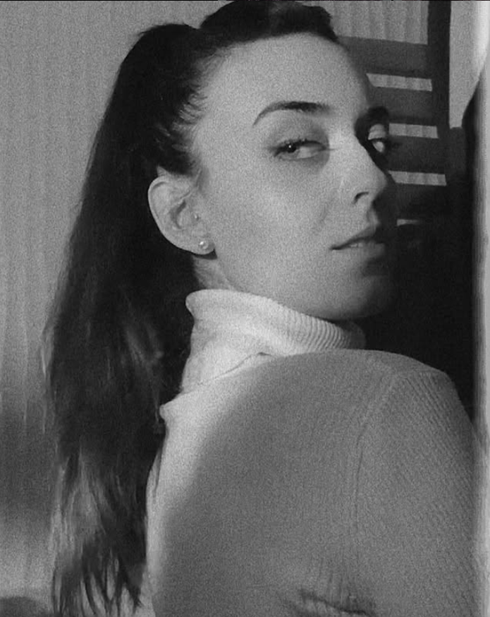 OLIT shows tomorrow! 

Thanks for the lovely opportunity to show seventeen artist. Today's feature: <a href="/egesubasi_/">Ege</a> ! 

Classically instructed from an early age, mastering the tools of traditional charcoal and oil minimalist forms reveal in unlikely mediums.