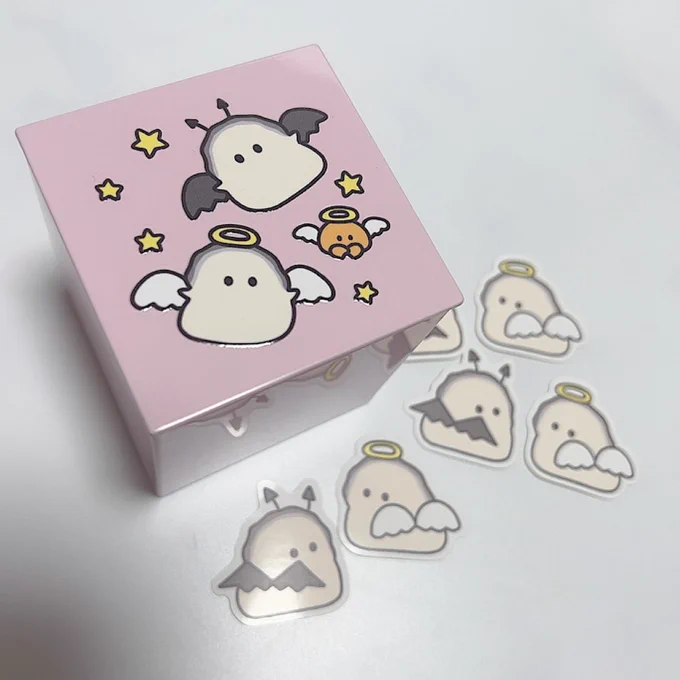 天使カキと悪魔カキキューブミニ缶中にシール2種×3枚ずつ、計6枚入ってますCHAREC POPUP 【期間】5月2日〜5月21日【場所】ハンズ横浜店 