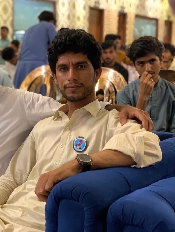 بلوچ اسٹوڈنٹ فرنٹ کے مرکزی چیرمین جاوید بلوچ کی جبری گمشدگی انتہائی تشویشناک ہے۔ جاوید بلوچ ایک پر امن سیاسی جہدکار ہیں ایسے نوجوانوں کو جبری طور پر گمشدگی کا شکار بنادینا بلوچ نوجوانوں کی اجتماعی آوازوں کو پابند سلاسل کرنے کا مترادف ہے۔
#ReleaseChairmanJavidBaloch