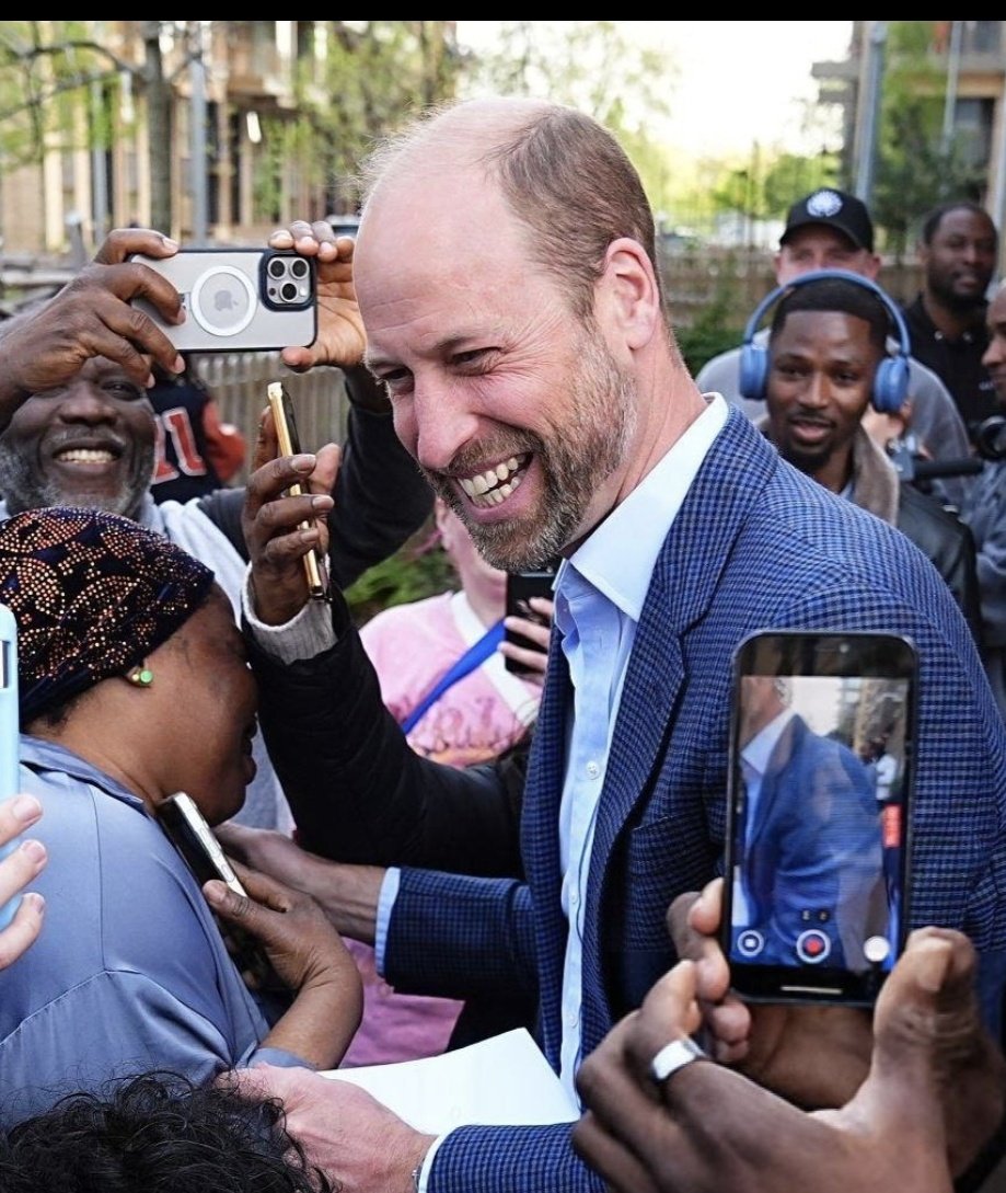 limelemm21's tweet image. Two photos, taken 24 hours apart...

Which brother is trapped?

#Waaagh
#SpareUs