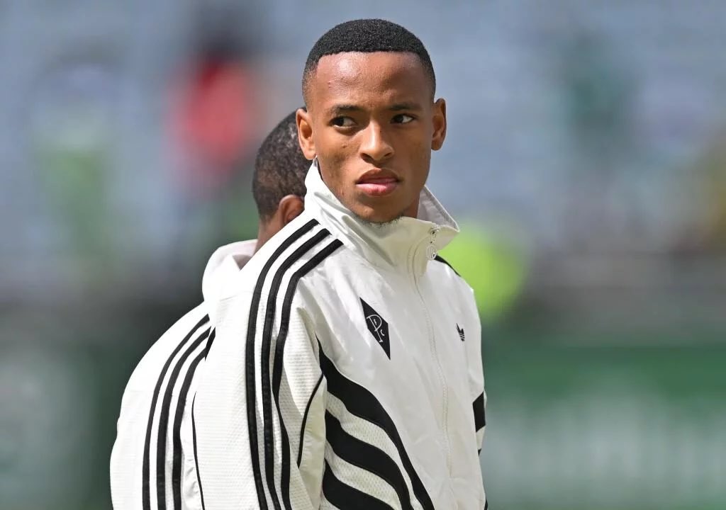 iDiskiTimes's tweet photo. “He sees things before they happen, he’s a good visualiser and his skills and ability to take players on are second to none.”

Orlando Pirates DDC head coach Joseph Makhanya says winger Relebohile Mofokeng appears like a player made up like on Play Station. https://t.co/nJQEJUP3ww