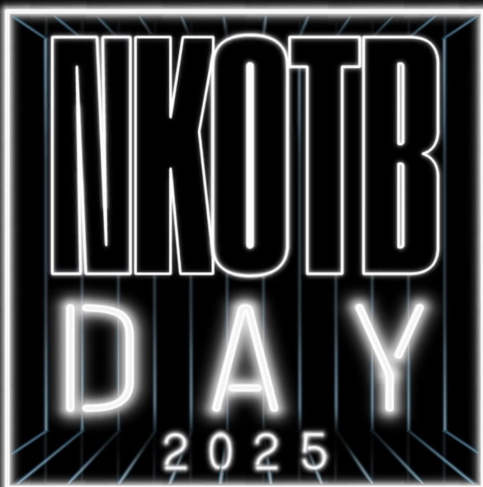 Chezsmom13's tweet photo. Happy #NKOTBDay to my favorite guys!!! I’ll be Loving You Forever!!! 🧡💙❤️💛💚 🤖🫶 #Blockheadforever #Nkotb #Donniegirl 🧡🧡🧡🫶🫶🫶 https://t.co/6bsXqmZpKt