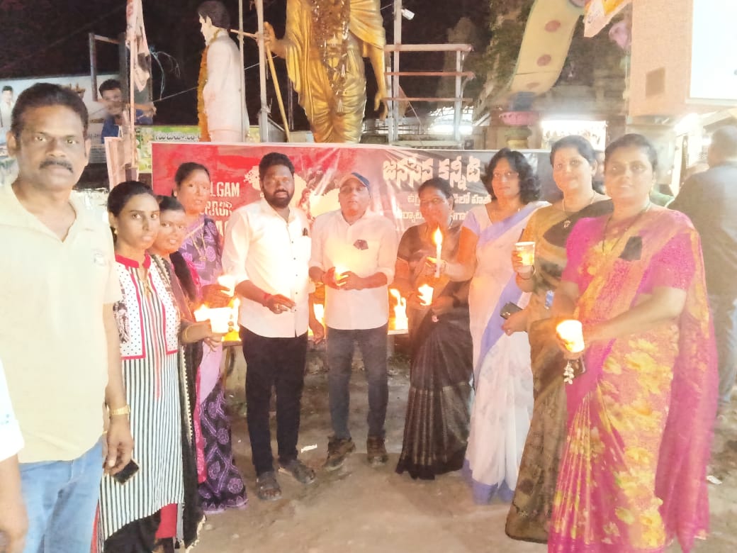 IntipalliRaj's tweet photo. జమ్మూకశ్మీర్ పెహల్గాం ఉగ్రవాద దాడిలో మృతులకు @APDeputyCMO @PawanKalyan  గారు పిలుపుమేరకు  ఈ రోజు  రాజోలు తాసిల్దార్ కార్యాలయం వద్ద  స్థానిక శాసనసభ్యులు శ్రీ దేవ వరప్రసాద్   గారు వారు ఆధ్వర్యంలో శాంతియుత కొవ్వొత్తులు నిరసన కార్యక్రమం నిర్వహించడం జరిగింది.

#PahalgamTerroristAttack https://t.co/YidNnyNmRX