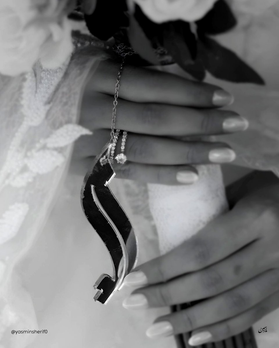 ya00sm's tweet image. هل ممكن الخط العربي يعبر عن الحب؟ 🤓

من فترة صاحبتي طلبت اعمل لها تصميم يدمج أول حرفين من اسمها وزوجها «ت» و«م»، بحيث يتحفر ويتعلّق في بوكيه ورد يوم الفرح. ٣/١

#arabictypography #arabiccalligraphy #designstory #calligraphyart