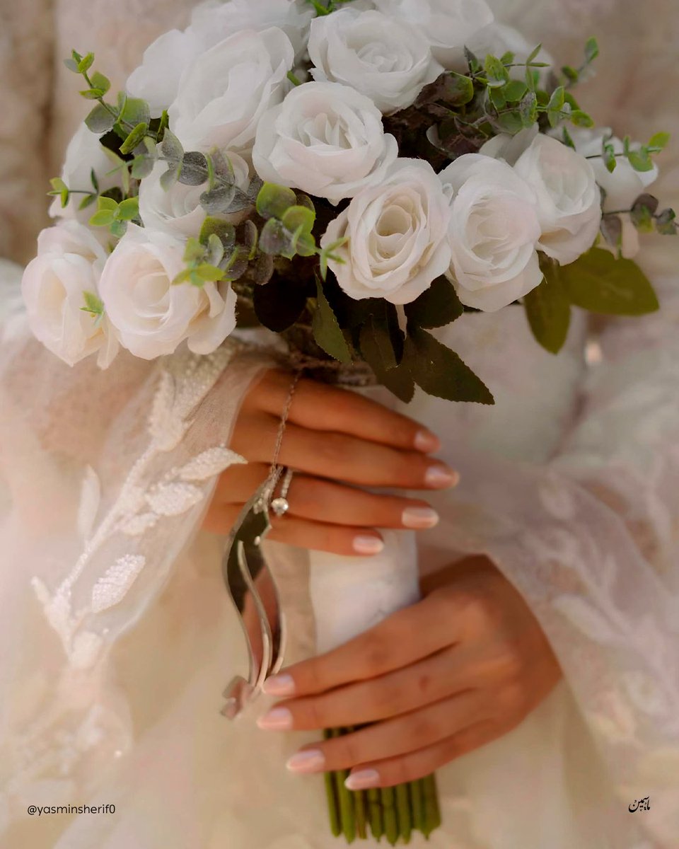 ya00sm's tweet image. هل ممكن الخط العربي يعبر عن الحب؟ 🤓

من فترة صاحبتي طلبت اعمل لها تصميم يدمج أول حرفين من اسمها وزوجها «ت» و«م»، بحيث يتحفر ويتعلّق في بوكيه ورد يوم الفرح. ٣/١

#arabictypography #arabiccalligraphy #designstory #calligraphyart