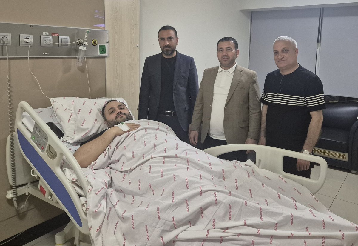 AkPartiSeyhan's tweet photo. İlçe Tanıtım ve Medya Başkanımız Ali Şevket Biçer’i ziyaret ederek geçmiş olsun dileklerimizi ilettik. Kendisine acil şifalar diliyor, en kısa sürede sağlığına kavuşmasını temenni ediyoruz. https://t.co/ZDW6Fg0Mac