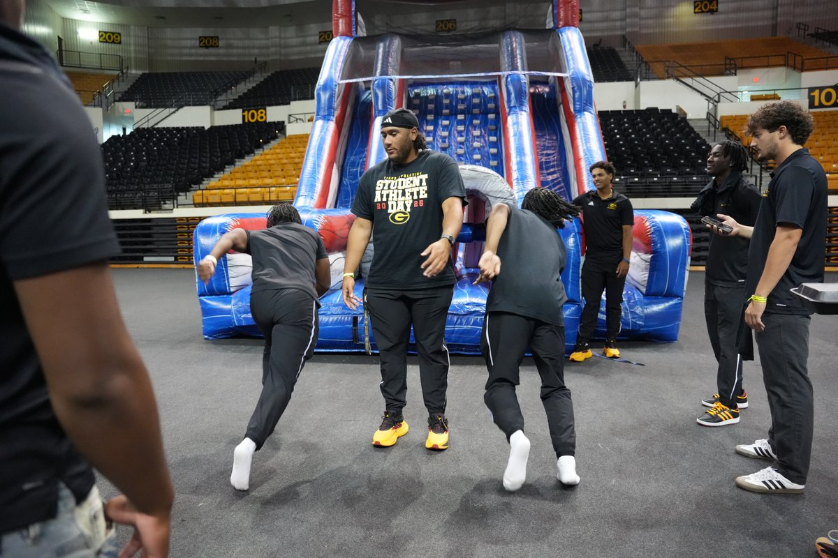 GSU_TIGERS's tweet photo. 𝐖𝐞 𝐡𝐚𝐝 𝐚 𝐠𝐫𝐞𝐚𝐭 𝐭𝐢𝐦𝐞 𝐜𝐞𝐥𝐞𝐛𝐫𝐚𝐭𝐢𝐧𝐠 𝐨𝐮𝐫 𝐚𝐦𝐚𝐳𝐢𝐧𝐠 𝐬𝐭𝐮𝐝𝐞𝐧𝐭-𝐚𝐭𝐡𝐥𝐞𝐭𝐞𝐬 𝐲𝐞𝐬𝐭𝐞𝐫𝐝𝐚𝐲!

#GramFam | #ThisIsTheG🐯 https://t.co/Fo9gP9Bkvc