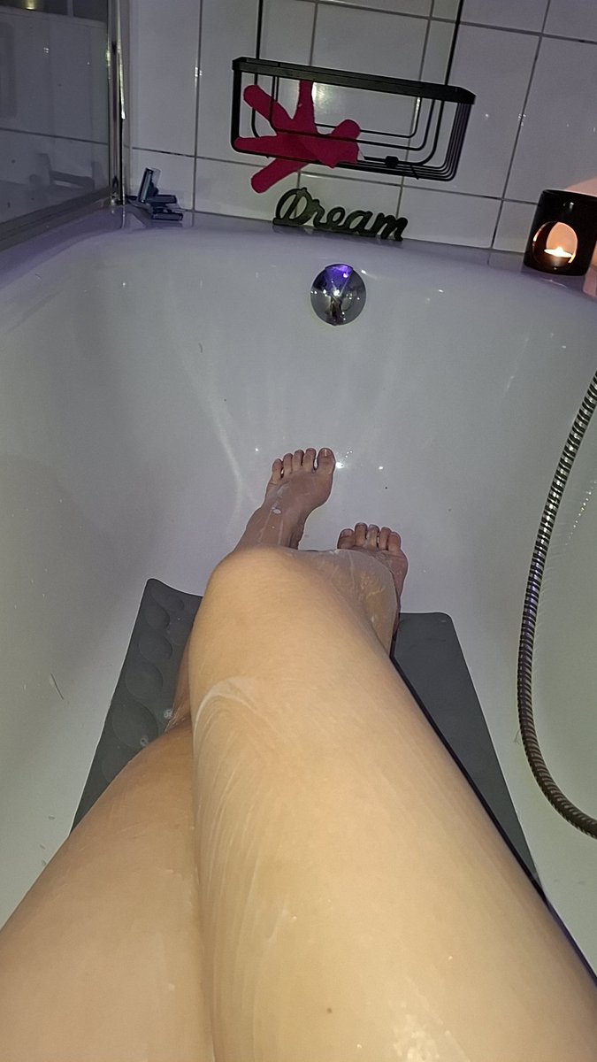 Only_Luna_Moon's tweet photo. Bath time 🫧🥴
#bathroomvibes #thicc #girl #thiccgirl #of #OnlyFans #fansly #bestfans #nude #feet #bathtub https://t.co/ggjSbh8Ic2