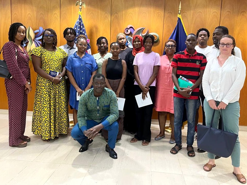 Nos étudiants en prépa #ESEO et #IB - DP2 admis dans des universités aux #USA ont rencontré ce jour le conseiller éducation de l'ambassade des USA pour discuter des démarches de #visa. Cap sur l'#avenir.