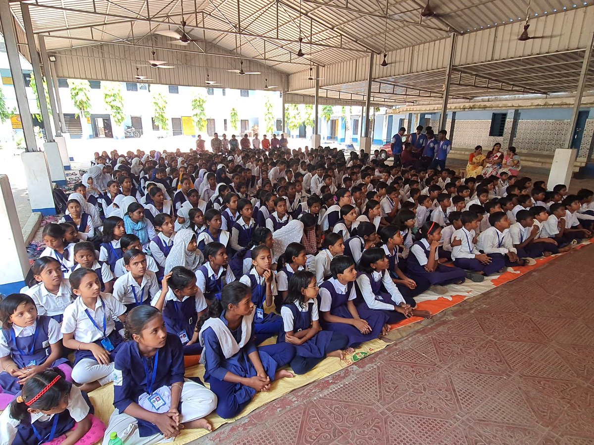 spbankura's tweet photo. Today, under the initiative of Bankura District Police, Sonamukhi Police Station organized an awareness programme at Dhanshimla Vidyabhawan (H.S.) on Cyber Crime, Child Marriage, and Safe Drive Save Life. Likewise, Indas Police Station conducted a similar awareness programme at Sanatashram Gurudham S.B. School (H.S.) on the same topics. A large number of students, teaching staff and local ASHA workers attended these events and highly appreciated the efforts of both Sonamukhi and Indas Police Stations.

আজ, বাঁকুড়া জেলা পুলিশের উদ্যোগে, সোনামুখী থানার ধানশিমলা বিদ্যাভবনে (উচ্চ মাধ্যমিক) সাইবার অপরাধ, বাল্যবিবাহ এবং সেফ ড্রাইভ সেভ লাইফ বিষয়গুলি নিয়ে একটি সচেতনতামূলক কর্মসূচির আয়োজন করা হয়। একইভাবে, ইন্দাস থানার সনাতাশ্রম গুরুধাম এস.বি. স্কুলে (উচ্চ মাধ্যমিক) এই একই বিষয়ে একটি সচেতনতামূলক কর্মসূচির আয়োজন করা হয়। বিপুল সংখ্যক শিক্ষার্থী, শিক্ষক এবং স্থানীয় আশা কর্মীরা আজকের এই অনুষ্ঠানে উপস্থিত ছিলেন।
@WBPolice