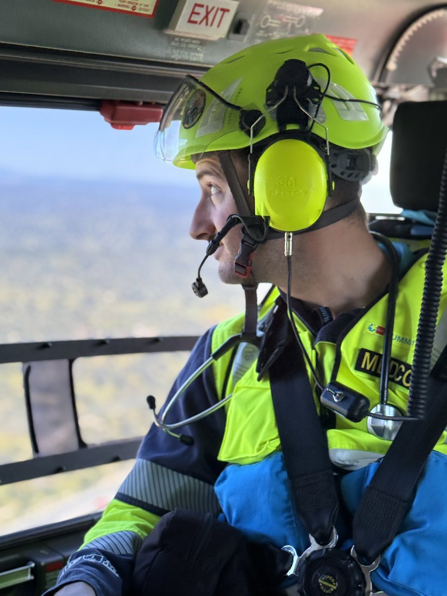 chispy92's tweet photo. Hoy toca guardia por aire. 
#emergencias #SUMMA112 #medicina https://t.co/J9a2oTuNLV