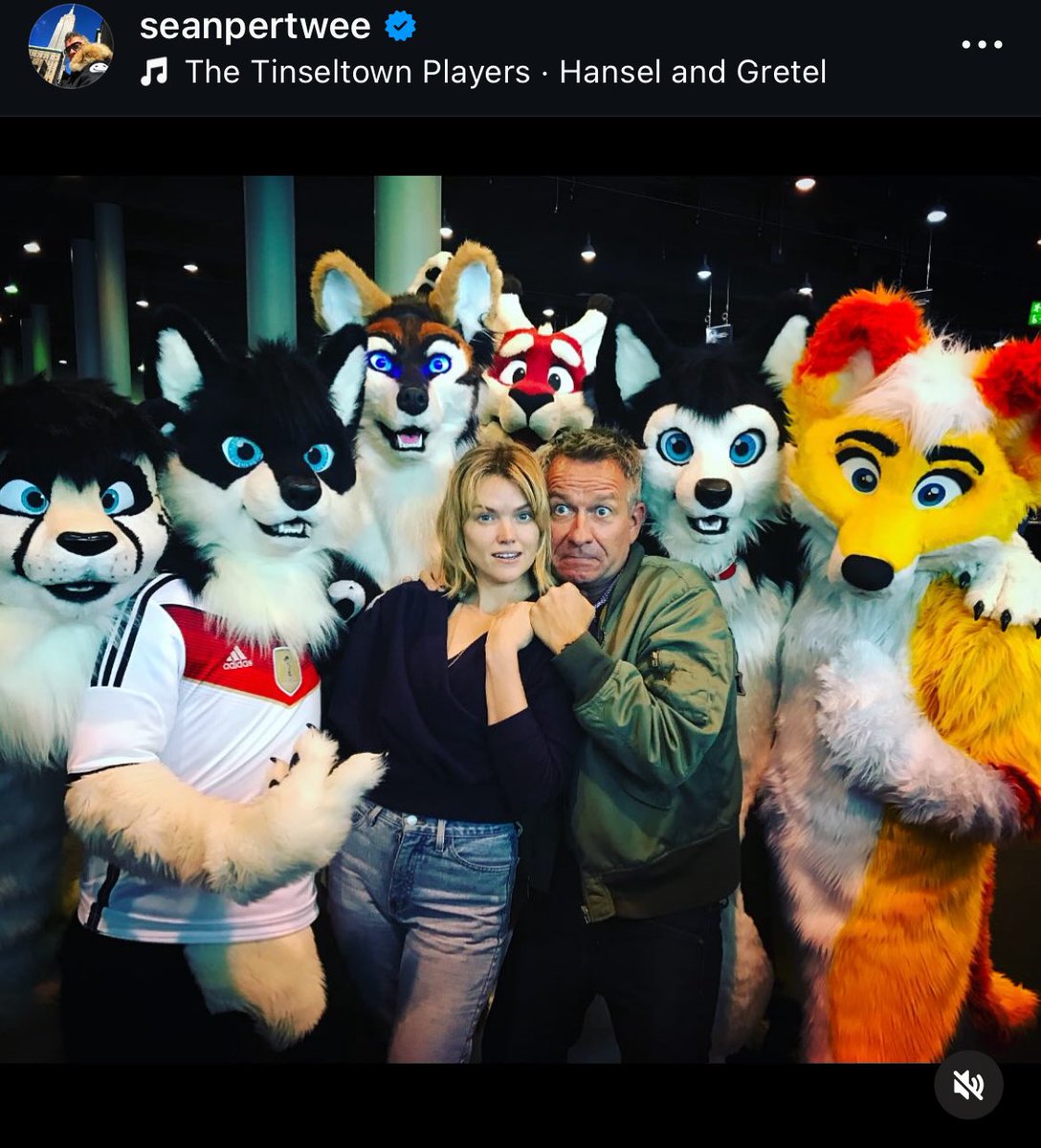 asterinthestars's tweet photo. Sean Pertwee (son of the actor of the Third Doctor) is a furry confirmed 🙂‍↕️ https://t.co/IZFhLZbeVY
