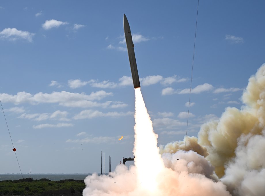 usarmypaefires's tweet photo. It’s official: the #ARMY has confirmed Dark Eagle as the official name for its Long-Range Hypersonic Weapon!
Read on to discover the story behind the name,
https://t.co/cNgQKsC0Nw.
#transformation #continuoustransformation #rccto #hypersonicmissiles https://t.co/8nBEiP6Mjj